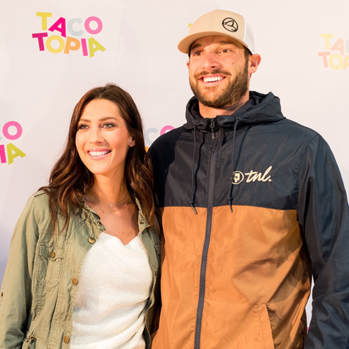 Bachelor Nation S Becca Kufrin Garrett Yrigoyen Have 0 Wedding